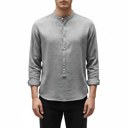 Herreskjorte med rund hals og kort knaplukning