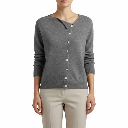 Cardigan med V-udskæring og skrå knaplukning til damer