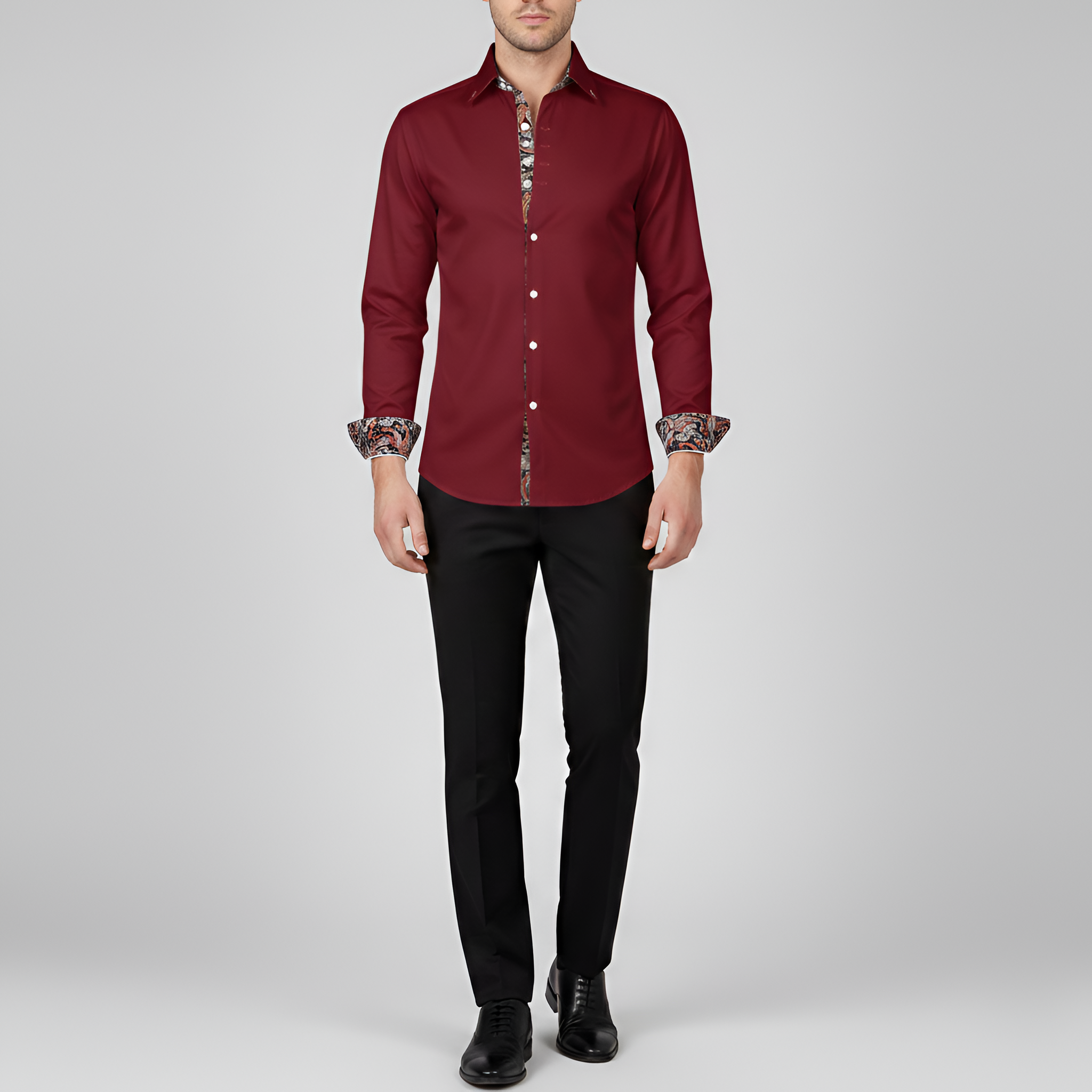 Herreskjorte i bomuld med lange ærmer og mønstret krave