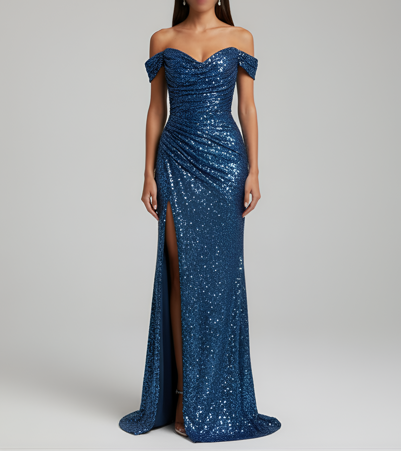 Off shoulder gallakjole med slids og glitrende overflade