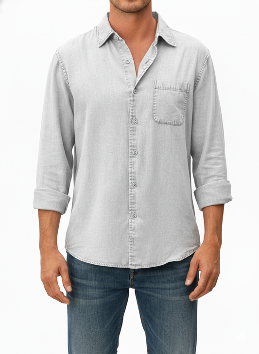 Herreskjorte med brystlomme og knaplukning i afslappet snit