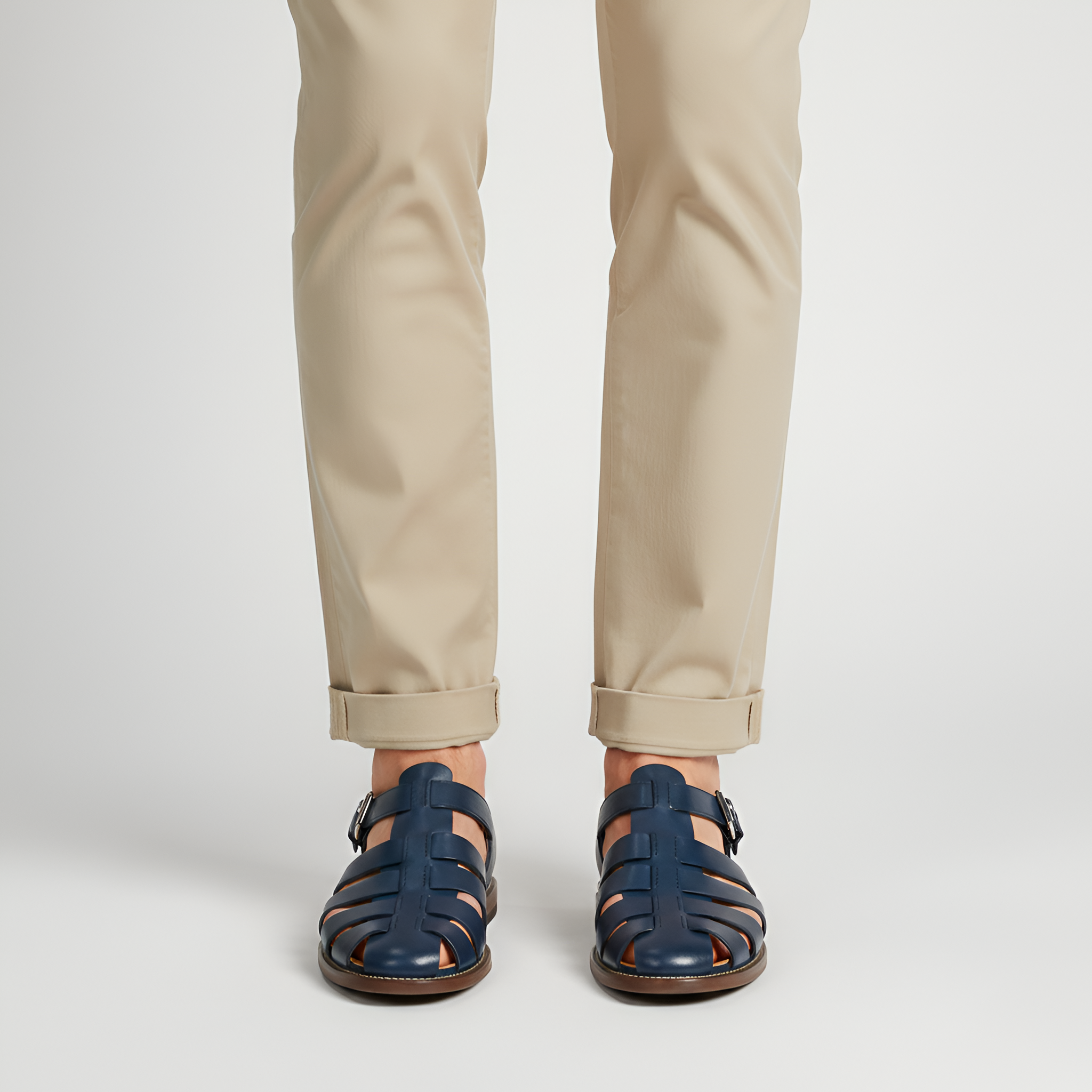 Herresandal i læder med lukket tå og spænde – komfortabel sommersandal