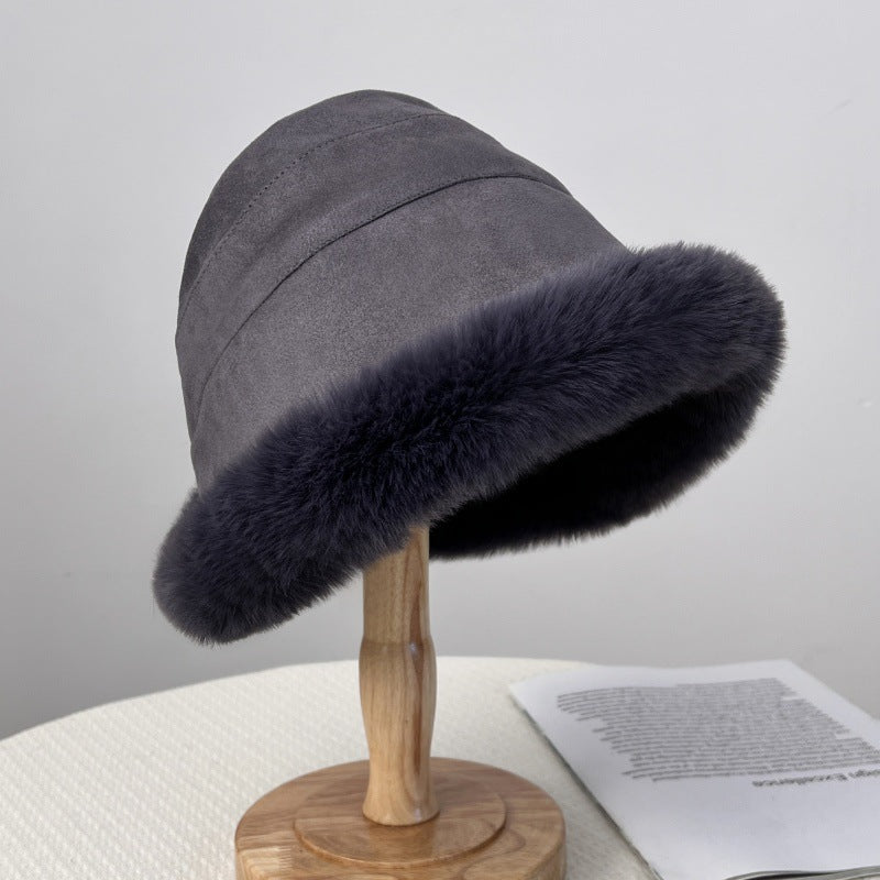 Cosy and elegant fur hat for women
