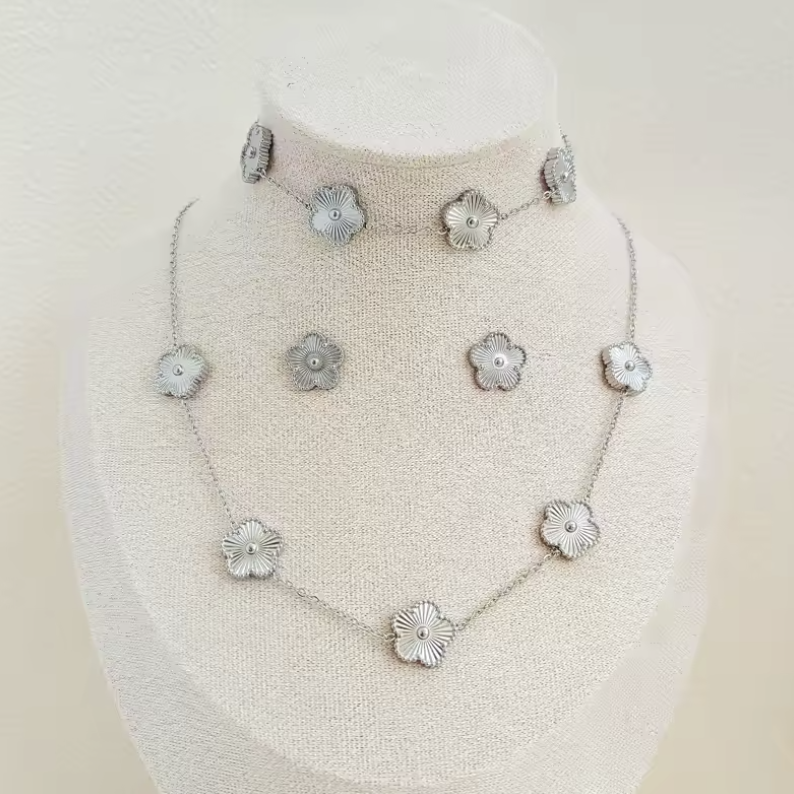 Bella - Clover smykkesæt - Klar til gave