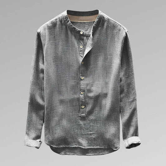 Herreskjorte med rund hals og kort knaplukning