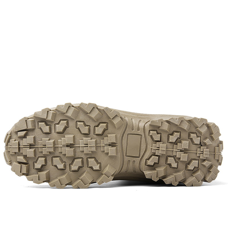 Højskaftede snørestøvler med grov sål og forstærkede detaljer til herrer